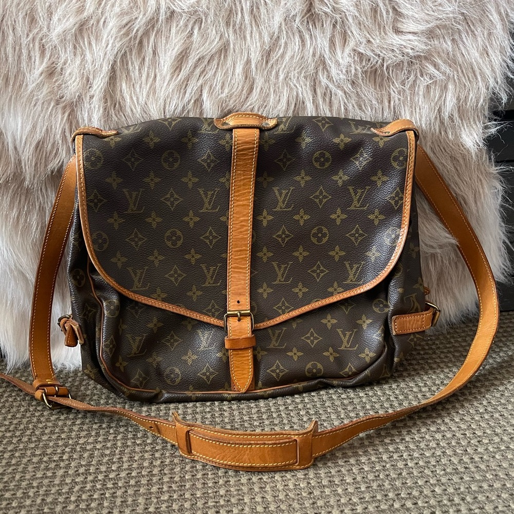 Louis Vuitton Saumur 35